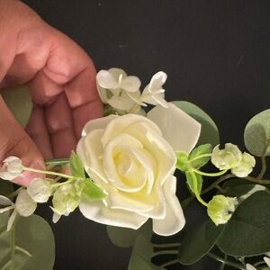 Whit artificial rose vines (2)